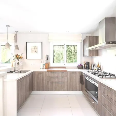 Charming Spanish Villa5 With Large Pool בית נופש *